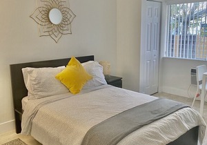 Oasis at Hollywood - Sleeps 4 Unit 5