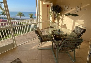 OCEAN FRONT CONDO ,ALL REMODELED,20 min from Naples