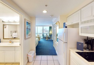 Ocean-view studio - prime location on the beach
