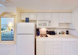 Ocean-view studio - prime location on the beach