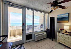 Ocean View Studio | Sleeps 4 | Budget Stay | Free Daily Activities Included