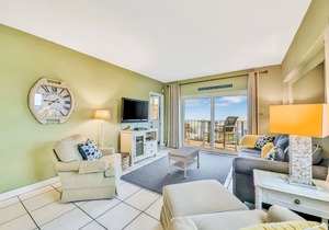 Oceanfront Condo with Shared Pool, Ocean View, High-Speed WiFi, and Central AC!