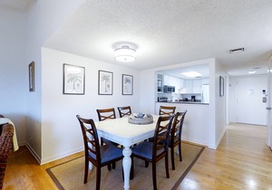 Oceanfront condo with breathtaking views, balcony, AC & outdoor pool