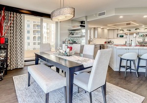 Oceanfront condo with large balcony, WiFi, W/D, beach access, pool & hot tub