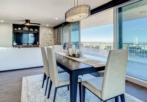Oceanfront condo with large balcony, WiFi, W/D, beach access, pool & hot tub