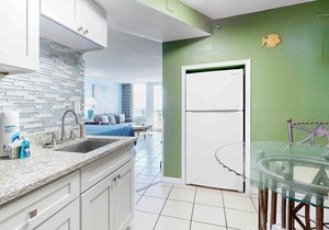 Oceanfront condo with views, beach access, pool, hot tub, game room & gym