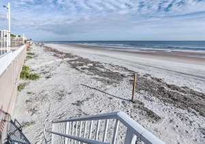 Oceanfront Daytona Beach Club Studio with Balcony!