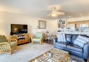 Oceanside Condominium 205- Stunning beach front Condo!