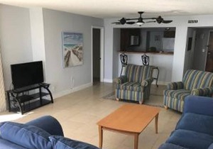 ON THE BEACH SPACIOUS 2 BEDROOM CONDO WITH OCEAN FRONT VIEW ON DAYTONA BEACH!!!