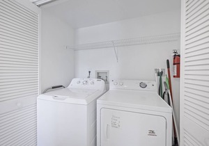 Peaceful garden condo w/ heated pool across the street from South Beach