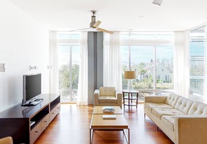 Perfect condo near the beach and town with shared pool, free WiFi