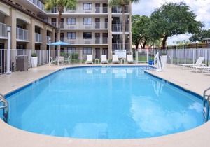 Perfect Family Escape! Three Units, Pool, Breakfast, Shuttle to Parks, Parking