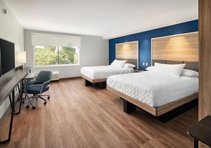 Perfect Getaway! 2 Stunning Units with Free Breakfast, Near Cozy Cove Marina!
