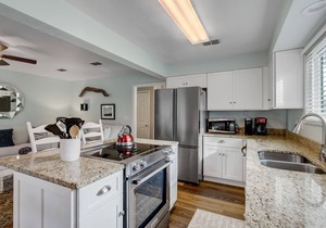 Pet Friendly | Renovated Forest Ridge Villa | 5-7 Minute Walk to the Beach | Community Pool & Tennis