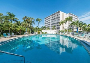 Pied-`a-Terre Steps To Beach Mangrove/Gulf View Just Renovated