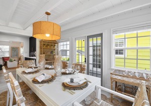 Pineapple House - Historical Charm Close to Beach, Golf, and Downtown