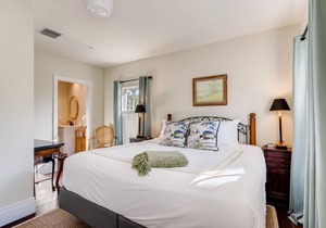 Pink House | Modern 3bd/3ba | Private Parking & Porch