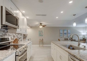 Pool, Bay and Gulf Views And Walk to the Beach From Our Second Floor Moorings Co
