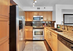 Pool View! 2/2 Condo | Yacht Club at Aventura