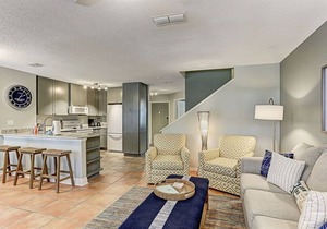 Poolside Retreat: Close to Beach, Gated Complex