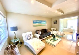 Premium Modern waterfront apartment with Miami Skyline view on the bay 5 mins drive to Miami Beach with free parking