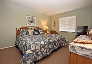 Price Reduced! Beach to Bay - only 200 steps to the beach!