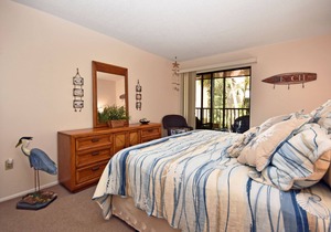 Price Reduced! Beach to Bay - only 200 steps to the beach!