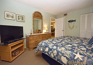 Price Reduced! Beach to Bay - only 200 steps to the beach!