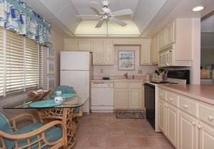 Prime Location/Pool Views/Oceanview Gem/Chateau by the Sea 22B