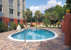 Quality Inn & Suites Near the Theme Parks