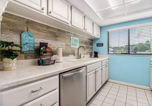 Quiet condo with a heated pool & central AC - short walk to the beach