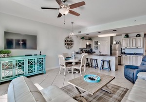 Relax and Enjoy Gulf Views & Excellent Pools, 3rd floor, Garage Parking