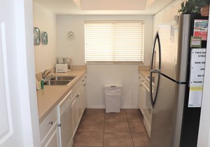 Relax in comfort at Sea Winds! Great 1 bedroom unit. Only a short walk to the beach! 2 WEEK MINIMUM