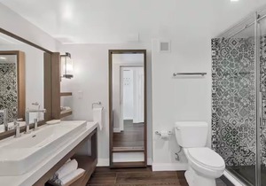 Relax & Unwind! 4 Comfortable Units, Beachside Bars, 2 Outdoor Pools!