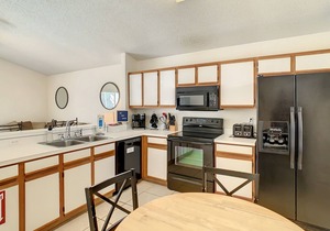 Relaxing 3 bed pool home 7 miles from Disney and 5 minutes from Midevil times