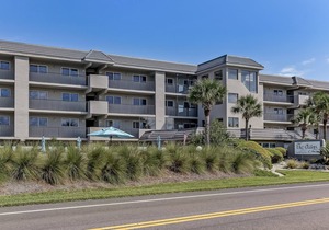 Remodeled 2 Bedroom/2 Bath, 2nd floor Oceanfront condo sleeps 6. Balcony & Pool.