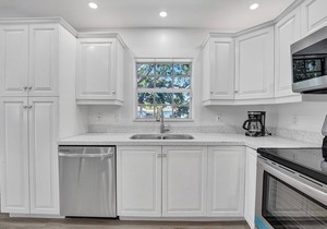 REMODELED 5BR HOLLYWOOD HOUSE W/PRIVATE HEATED POOL & GAME ROOM, NEAR BEACH