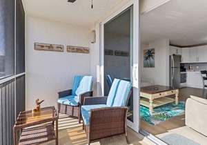 Remodeled! Cozy & Charming Studio Condo! Walk to Beach! Pickleball, Beach Gear, Parking & WiFi!