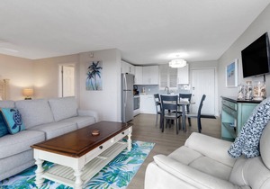 Remodeled! Cozy & Charming Studio Condo! Walk to Beach! Pickleball, Beach Gear, Parking & WiFi!