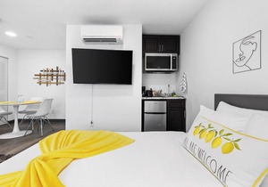 Remodeled Studio's in Downtown South Miami ~ Free Cable and WiFi