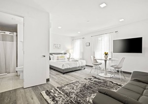 Remodeled Studio's in Downtown South Miami ~ Free Cable and WiFi