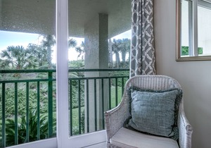 Renovated Condo w/Spacious Balcony, Great Views, Shared Heated Pool & Tennis