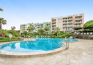 Renovated Condo w/Spacious Balcony, Great Views, Shared Heated Pool & Tennis