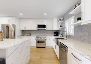 Renovated waterfront condo with Gulf views, balcony & outdoor pool