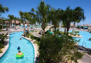 Resort Style, close to Disney and other parks Wlking Distance to Oasis Club
