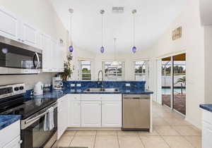 Restful Retreat - Lake views, Spectacular Sunsets, Kayaks - Villa Sundown- Roelens Vacations
