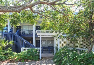 Romantic Centrally Located Suite Steps from Beach Club, Sandbar, & Tennis