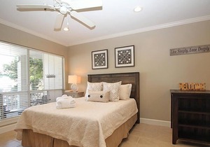 Romantic Centrally Located Suite Steps from Beach Club, Sandbar, & Tennis