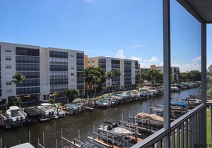 ROYAL PELICAN 344 - FUN IN THE ISLAND SUN FOR BARGAIN PRICE!