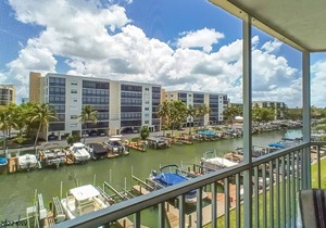 ROYAL PELICAN 344 - FUN IN THE ISLAND SUN FOR BARGAIN PRICE!
